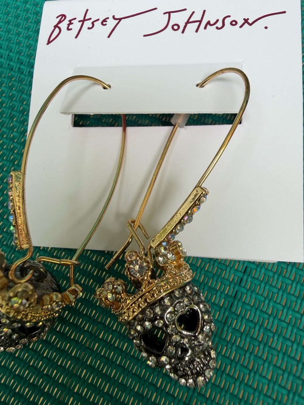 NWT Betsey Johnson Two-Tone Pavé Skull Long Drop Earrings - Picture 4 of 5